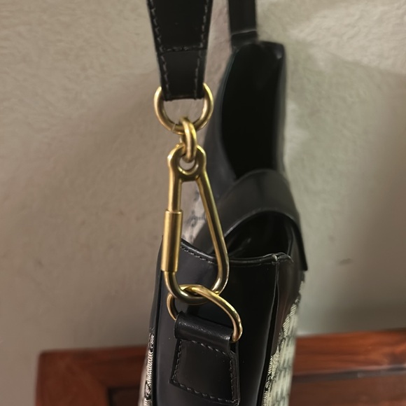 Gucci Monogram and Leather Shoulder Bag - Picture 4 of 8